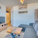 - Haus B, App 0b0404 *
